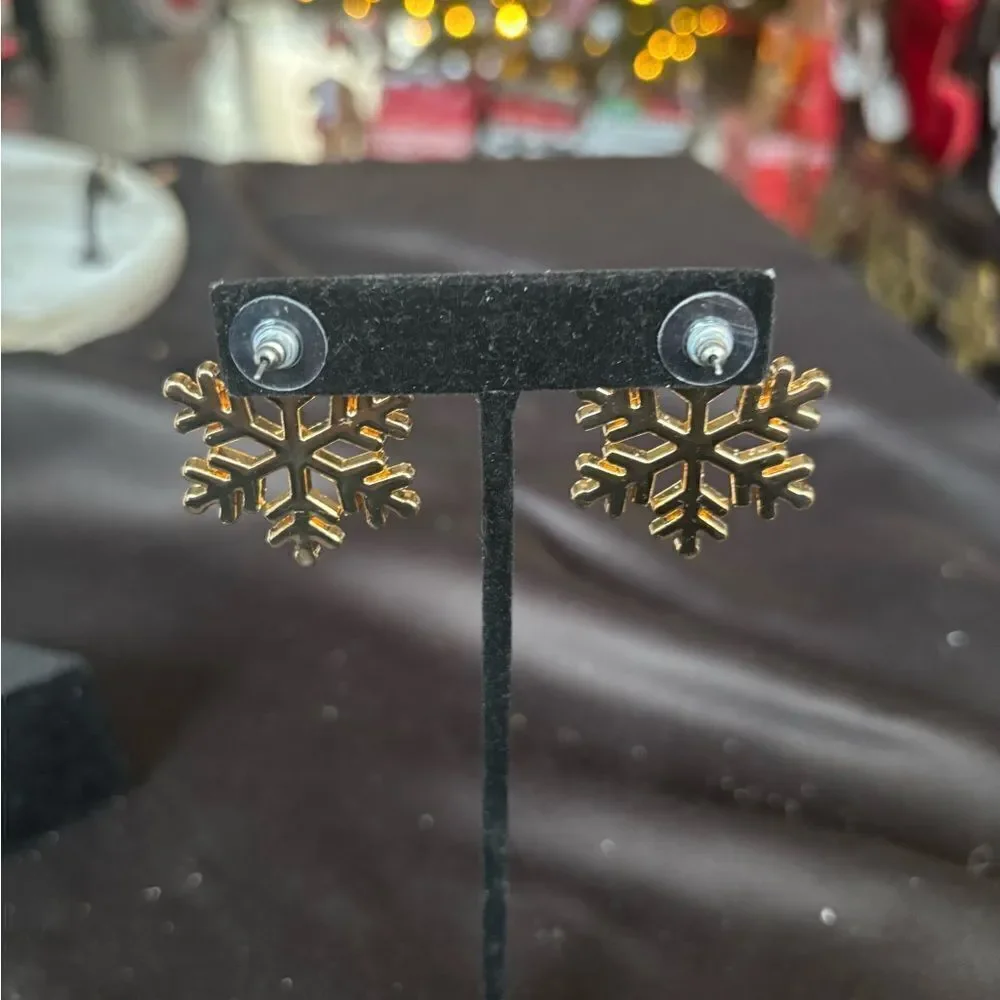 🎄❤️🎄 NEW Pink Stud Snow Flakes Earrings NWOT
